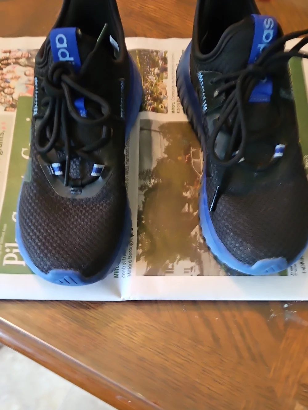 adidas Kids Black and Blue Lightweight Cloudfoam Sneakers Size 2